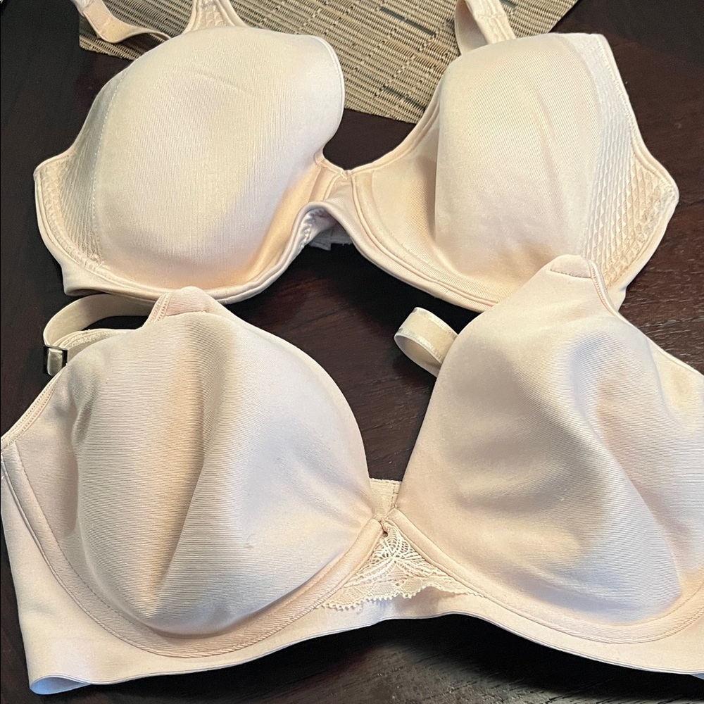 Set of 2 Bali Beige Smooth T-Shirt Bra and Hanes t shirt. Bra 34d preowned-